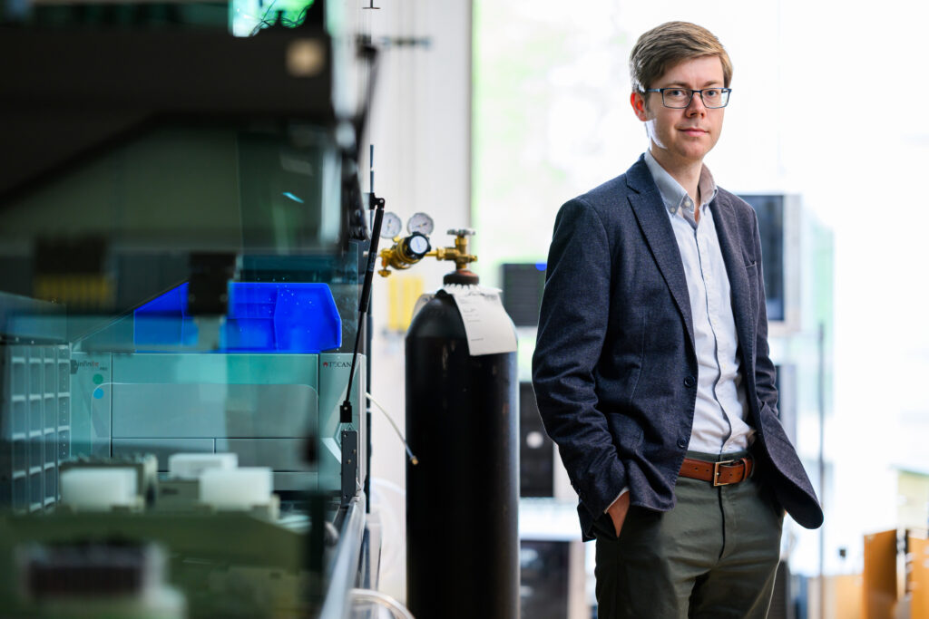 Building AI models that understand chemical principles | MIT News Building AI models that understand chemical principles | MIT News