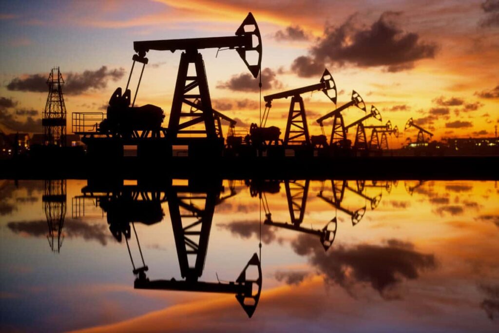 Why I’d Choose This Dividend Stock Over Telus or BCE Any Day oil pumps at sunset
