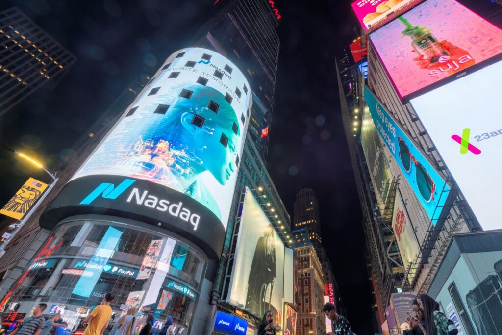 Stocks Settle Sharply Higher as Crude Prices Plunge and Chipmakers Soar Stocks Settle Sharply Higher as Crude Prices Plunge and Chipmakers Soar