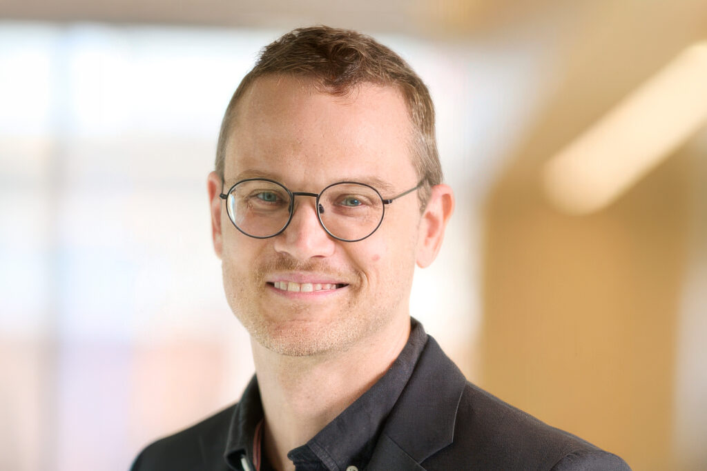 Q&A: How AI came to model the “messy” human mind | MIT News Q&A: How AI came to model the “messy” human mind | MIT News